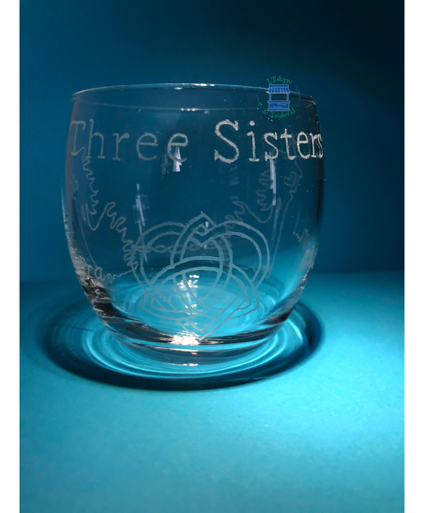 Glass engraved Moïra and Shannon characters, Three Sisters saga